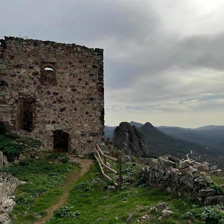Alma De Villuercas Guest House Cabañas del Castillo Exterior photo