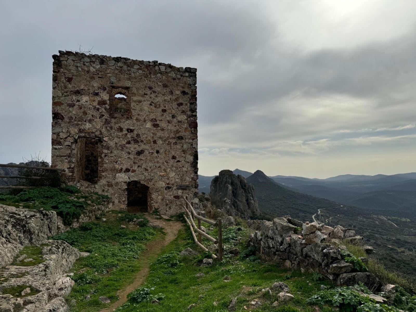 Alma De Villuercas Guest House Cabañas del Castillo Exterior photo